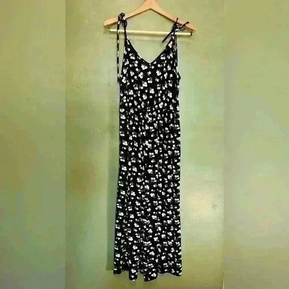 Ditzy Floral tie Top Wide Leg Romper with Pockets, Size L - Picture 1 of 5